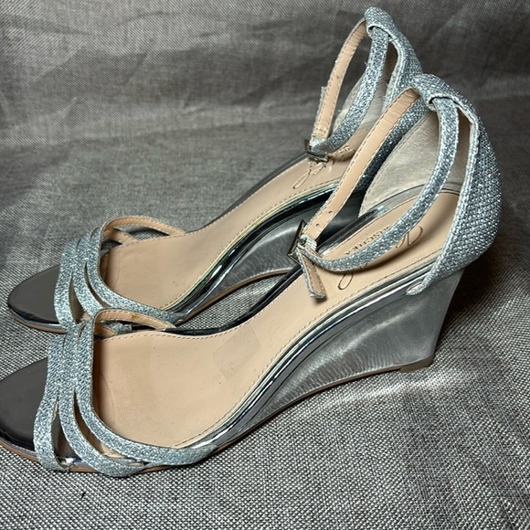 Jewel Badgley Mischka Hunt Women's Sandal, Silver, 6 - Picture 3 of 13